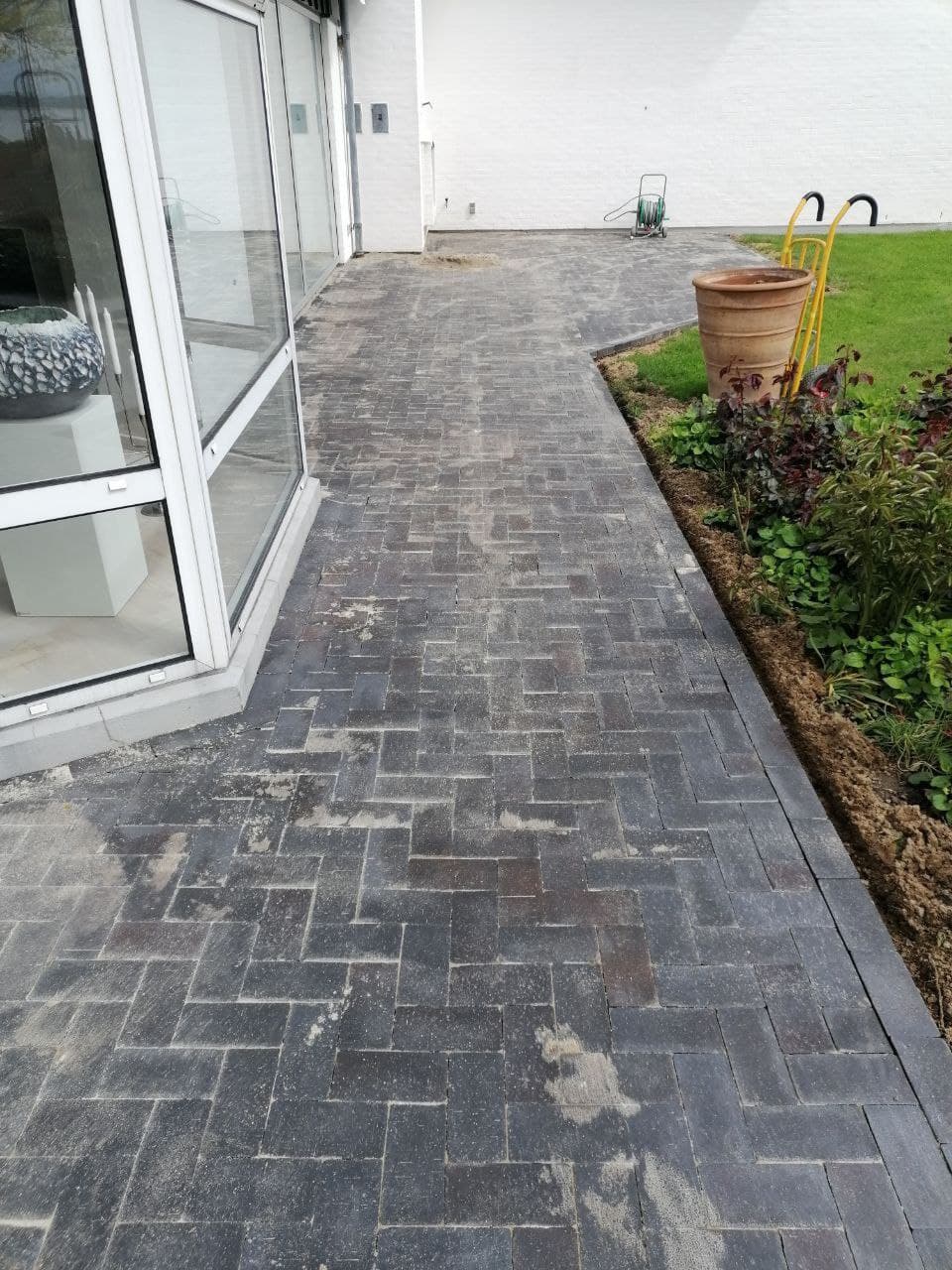 Terrasser, stier og parkeringspladser